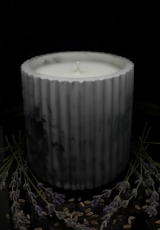Świeca sojowa "Burnt lavender" o zapachu lawendy i palonego drewna